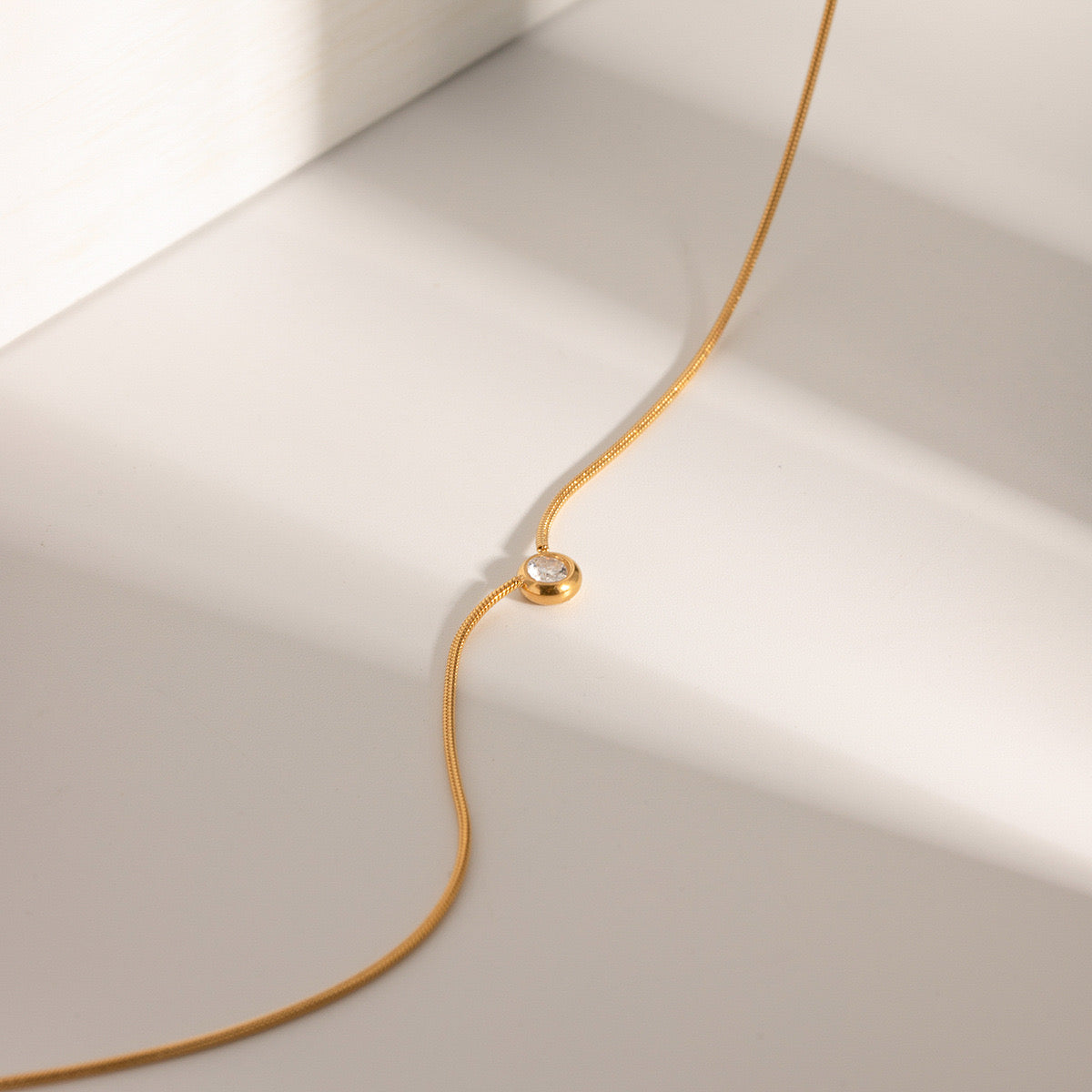 18K Gold Minimalist Lone Star Pendant Necklace