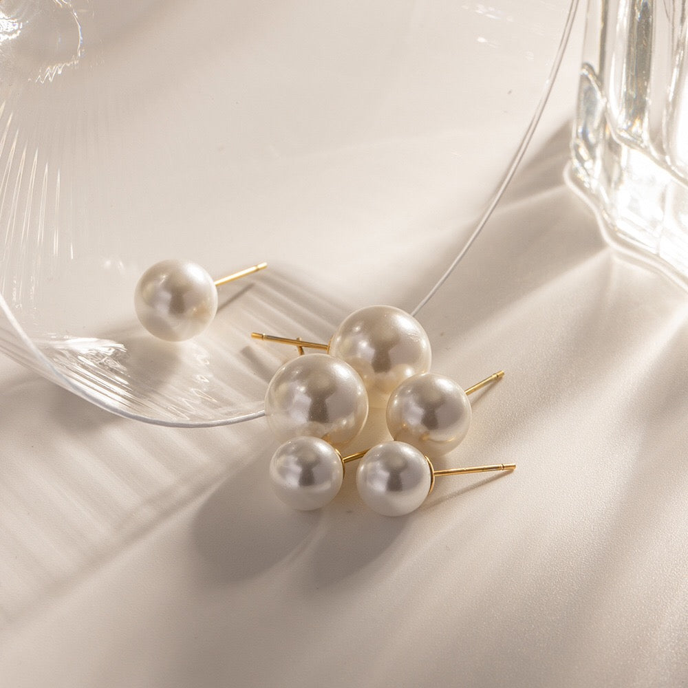 18K Gold Classic Pearl Stud Earrings