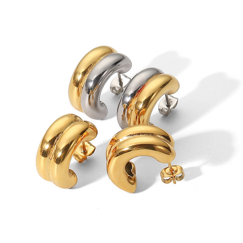 18K Gold Ribbed Chunky Huggie Earrings
