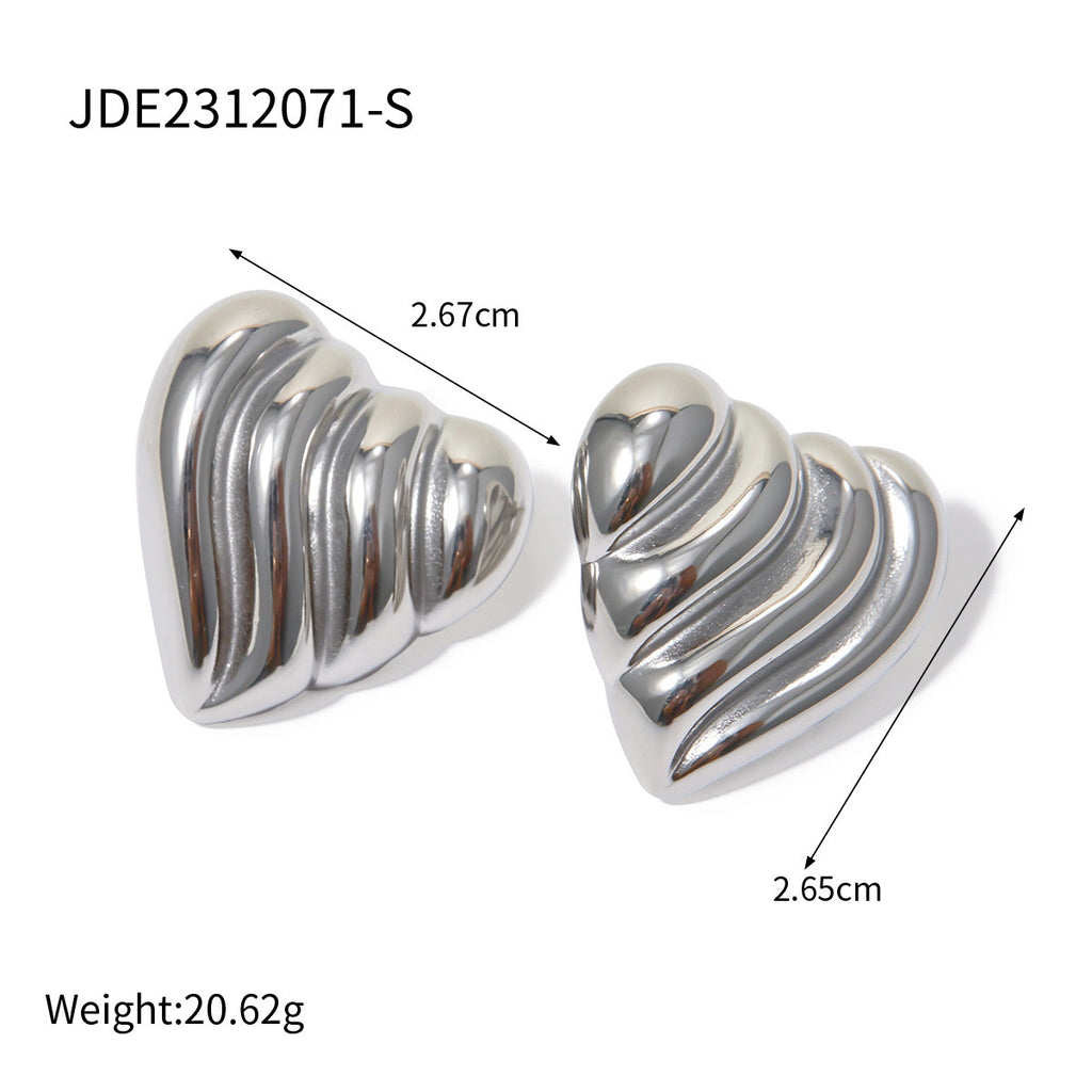 18K Gold Ribbed Heart Statement Stud Earrings