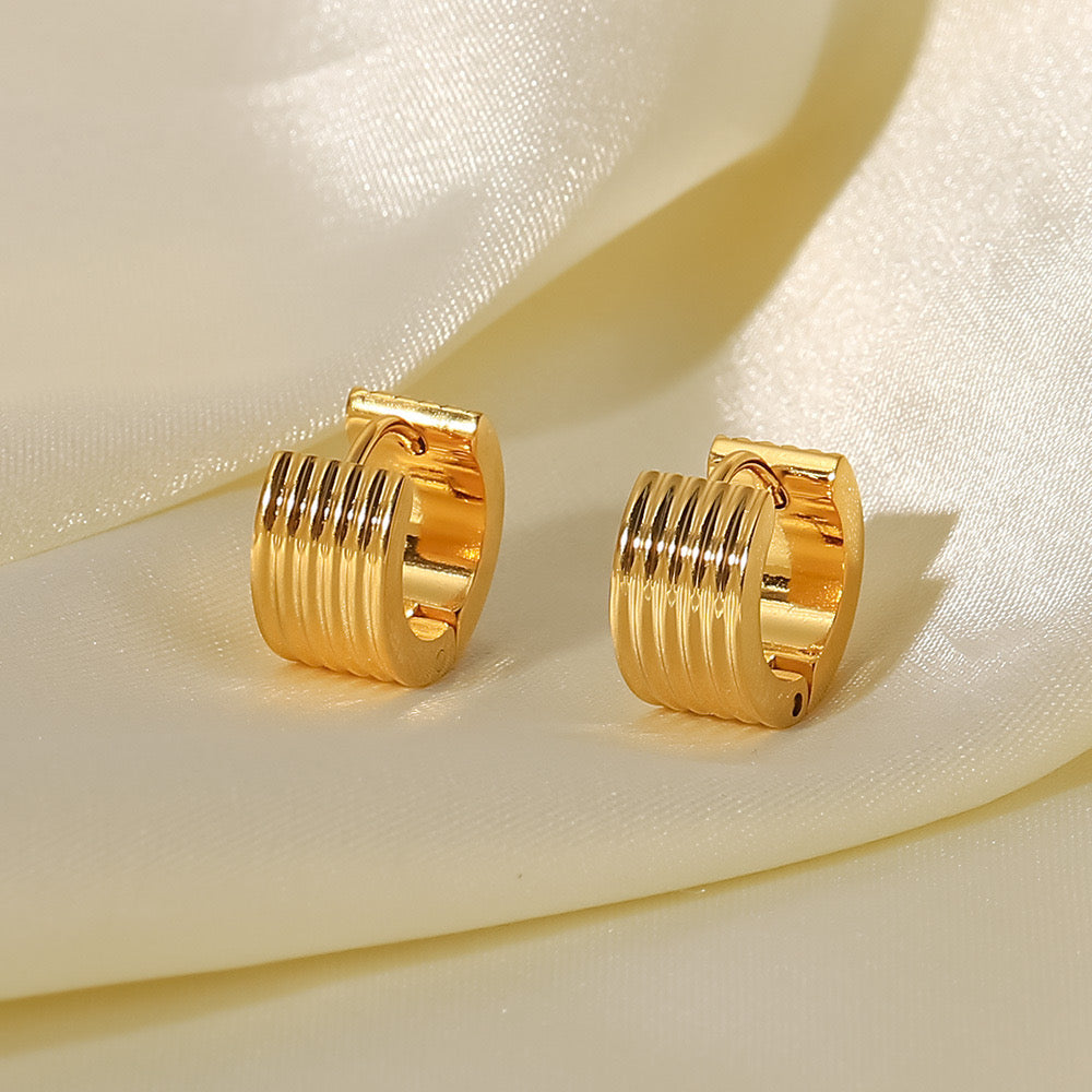 18K Gold Ribbed Small Hoop Huggie Earrings