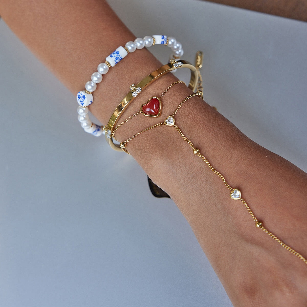 18K Gold Waterproof Delicate Heart Hand Chain Bracelet