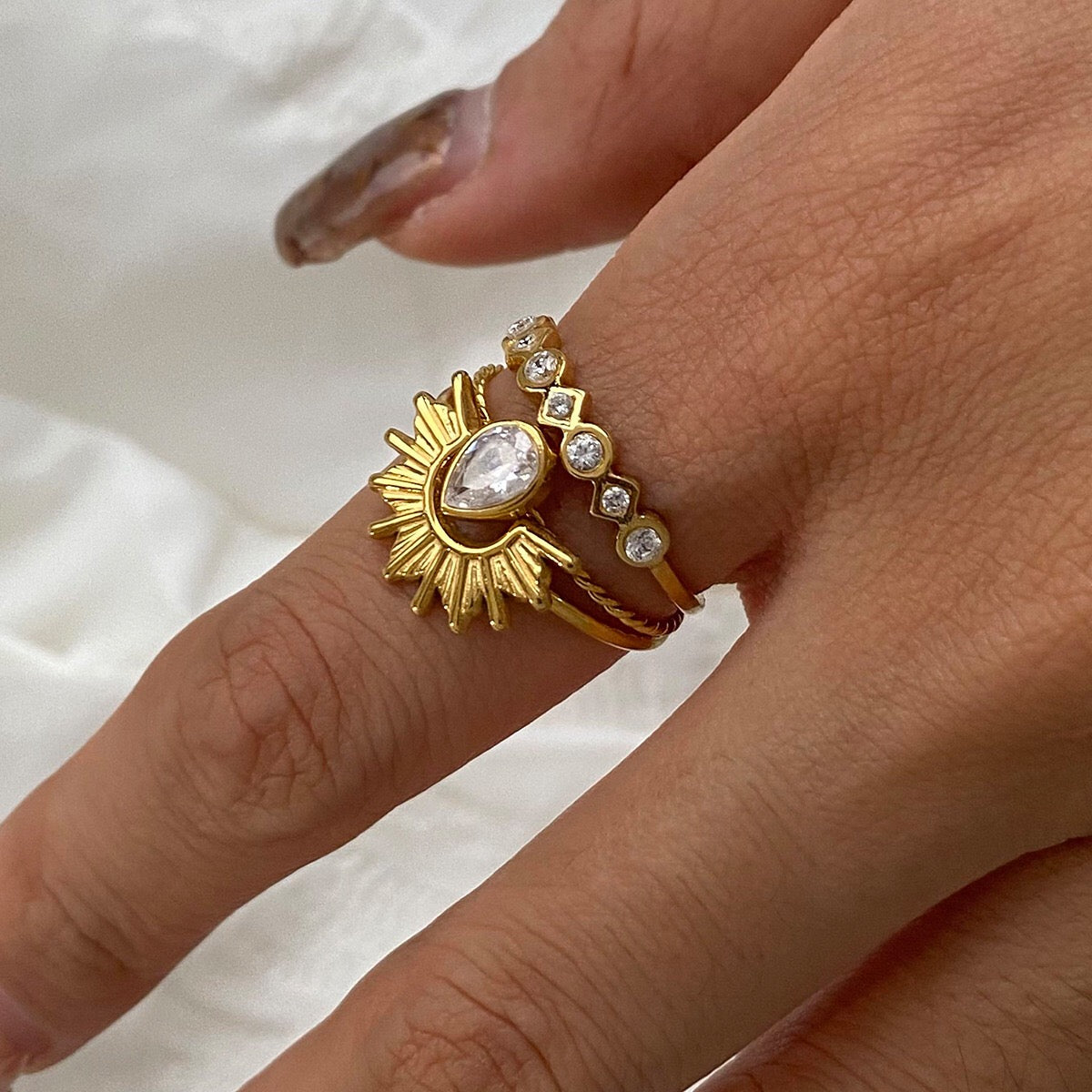 18K Gold Goddess Glow Four Leaf Clover Stacking Rings Set