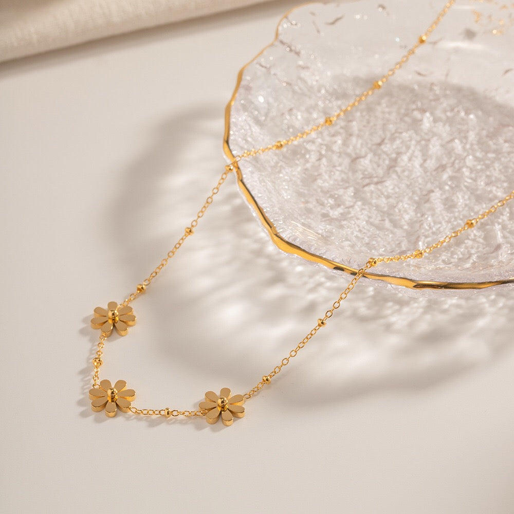 18K Gold Daisy Blossom Flower Chain Necklace