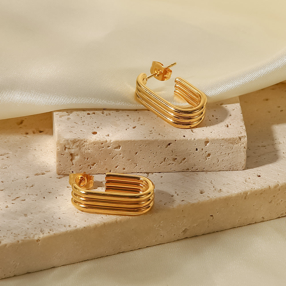 18K Gold Ribbed U Shape Hoop Huggie Earrings