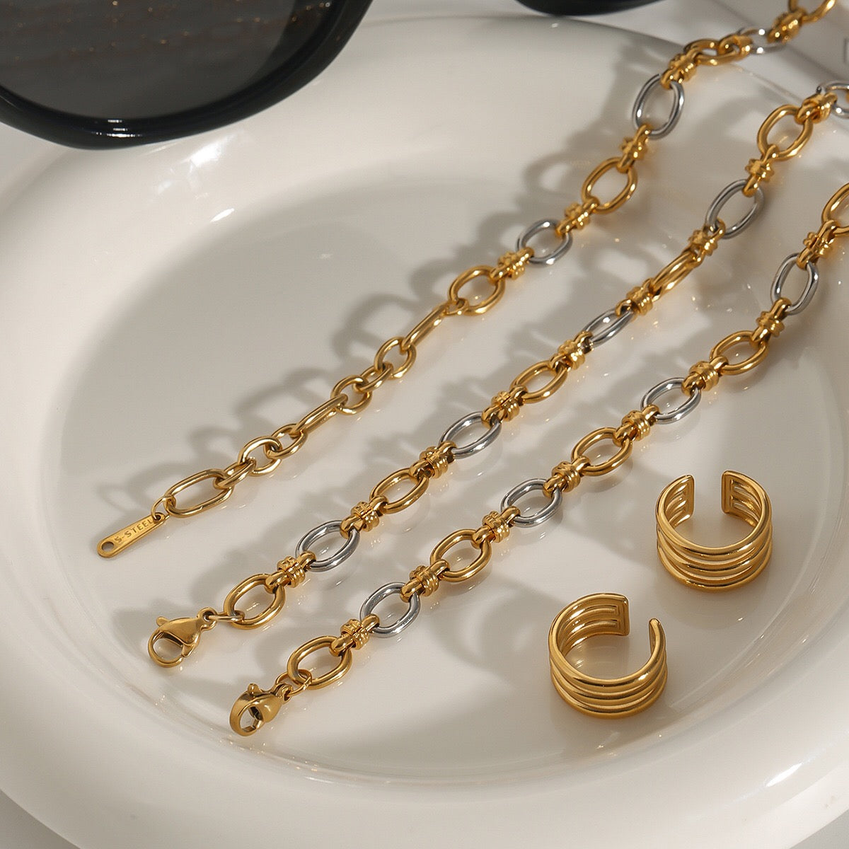 18K Gold and Silver Two Tone Tangled Up Circle Chain Necklace