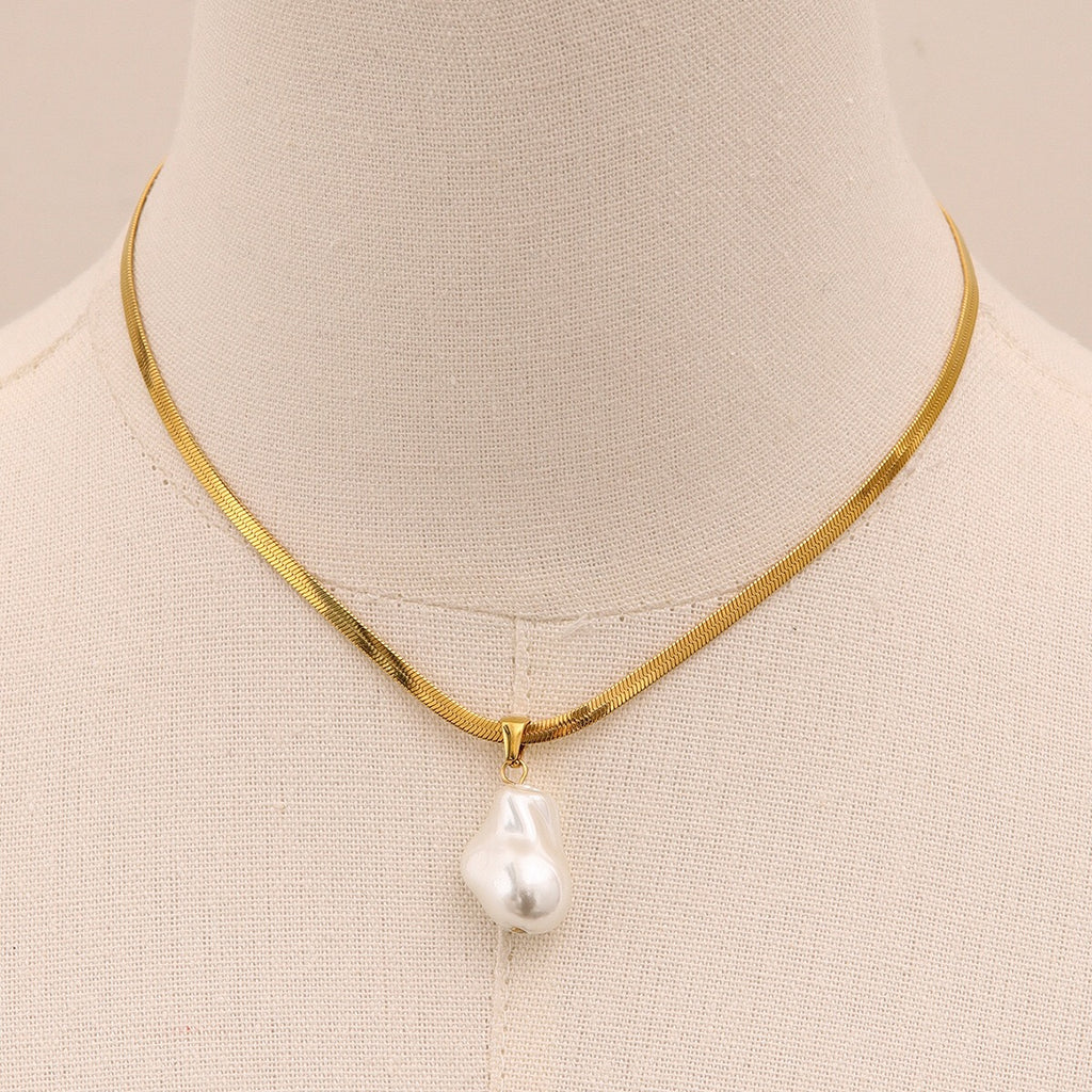 18K Gold Pearl Pendant Herringbone Chain Statement Necklace