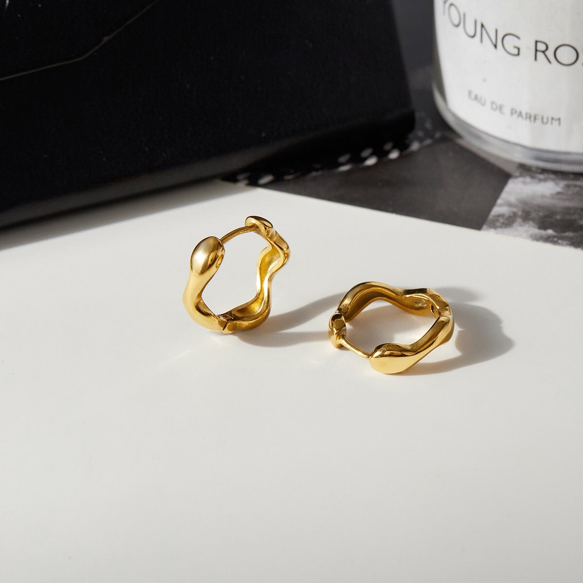 18K Gold Smooth Sway Wave Huggie Earrings Cartilage Studs Ear Cuffs Stack