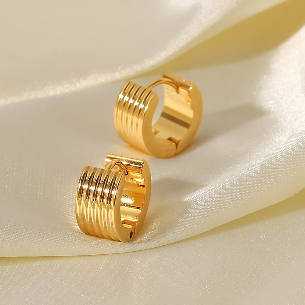 18K Gold Ribbed Small Hoop Huggie Earrings