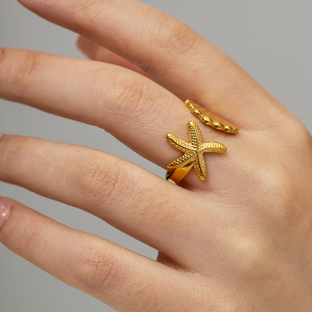 18K Gold Beach Vacation Seashell Starfish Ring