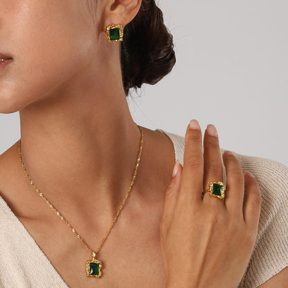 18K Gold Elegance Emerald Necklace Pendant