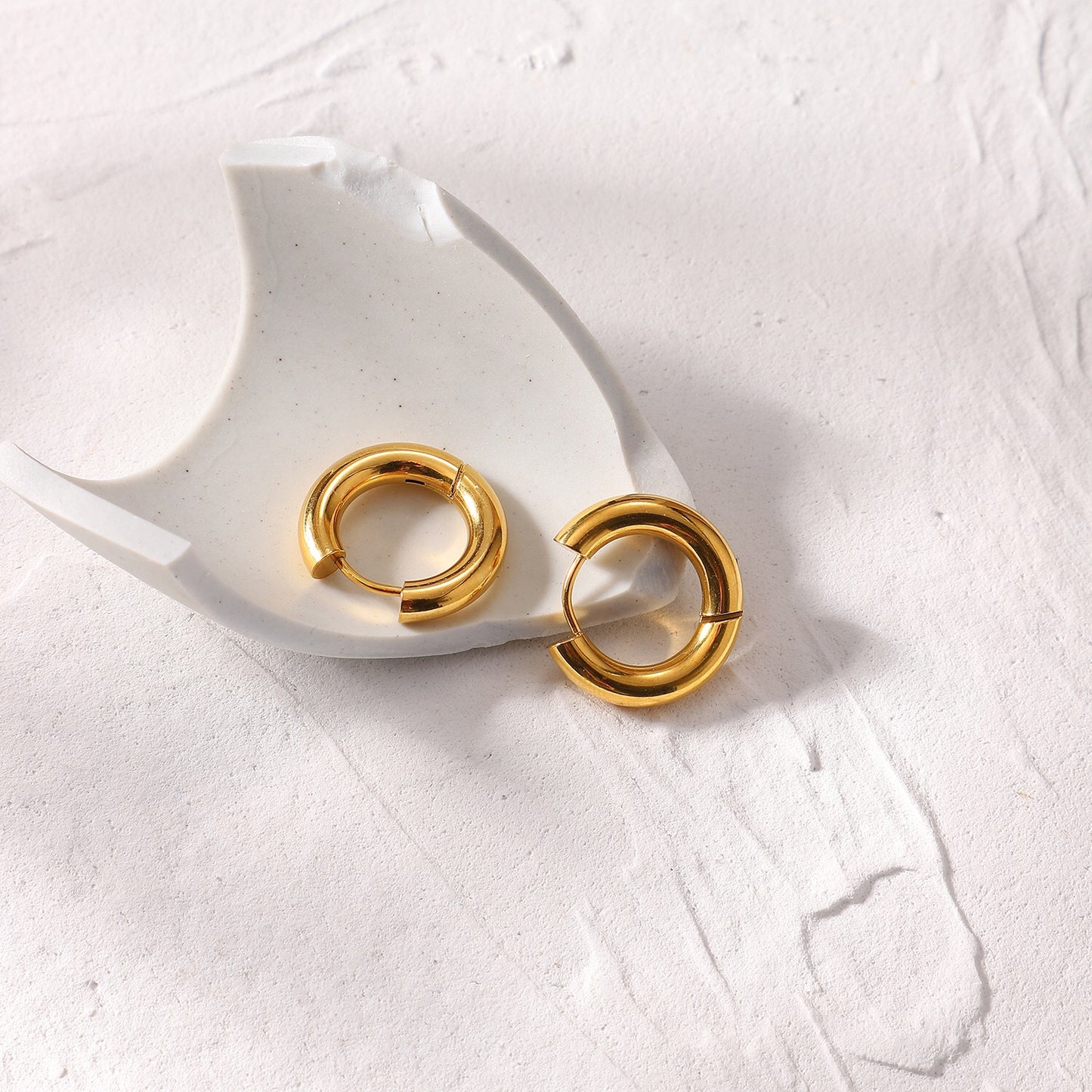 18K Gold Essential Small Hoop Huggie Earrings