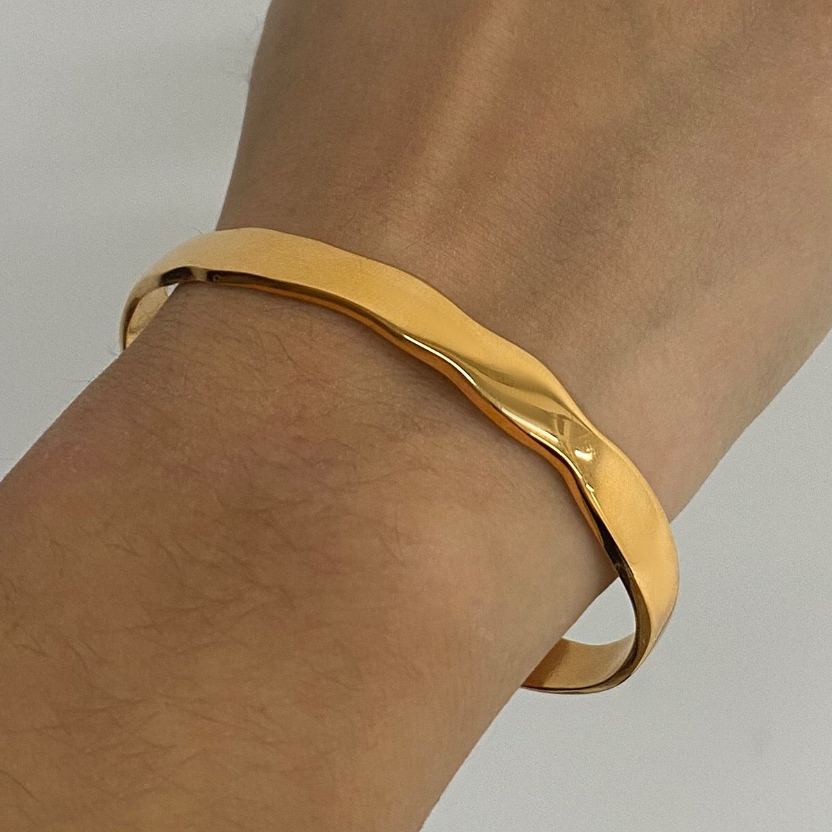 18K Gold Minimalist Edge Simple Wave Stacking Cuff Bangle Bracelet
