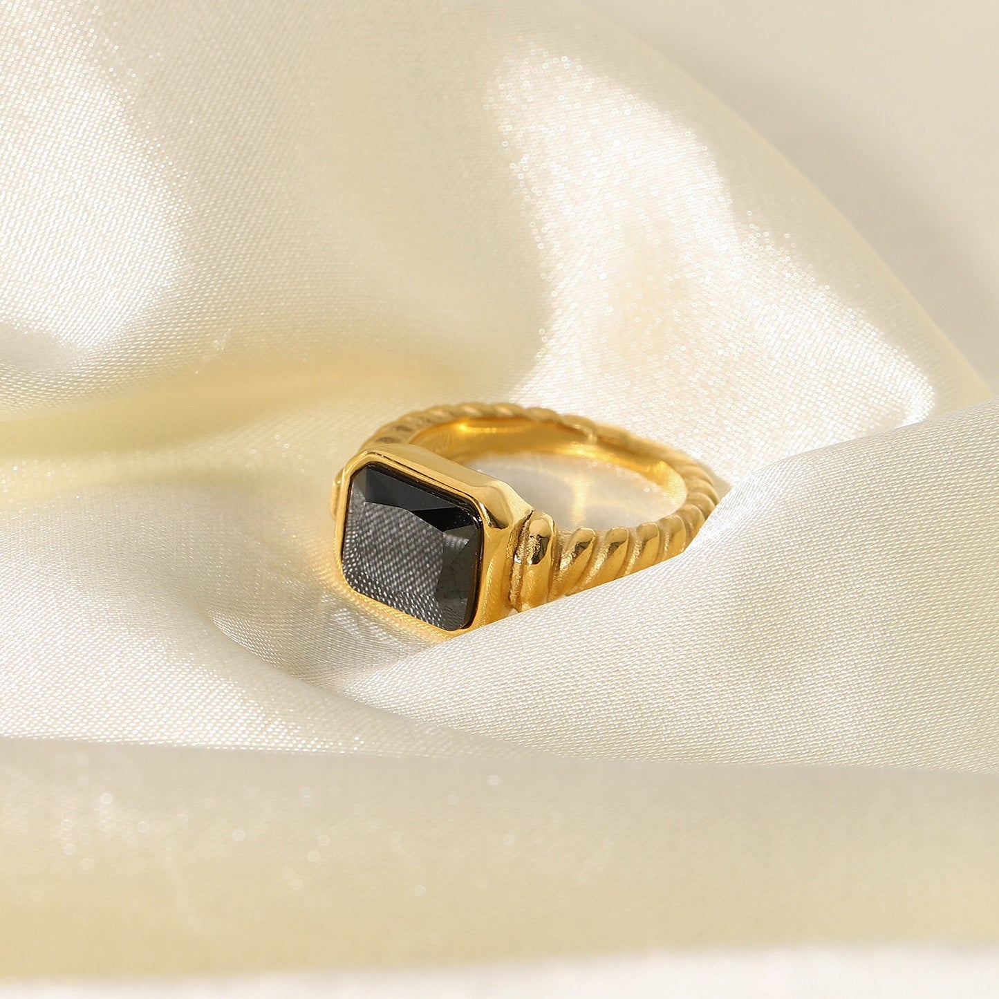 18K Gold Solitaire Statement Ring