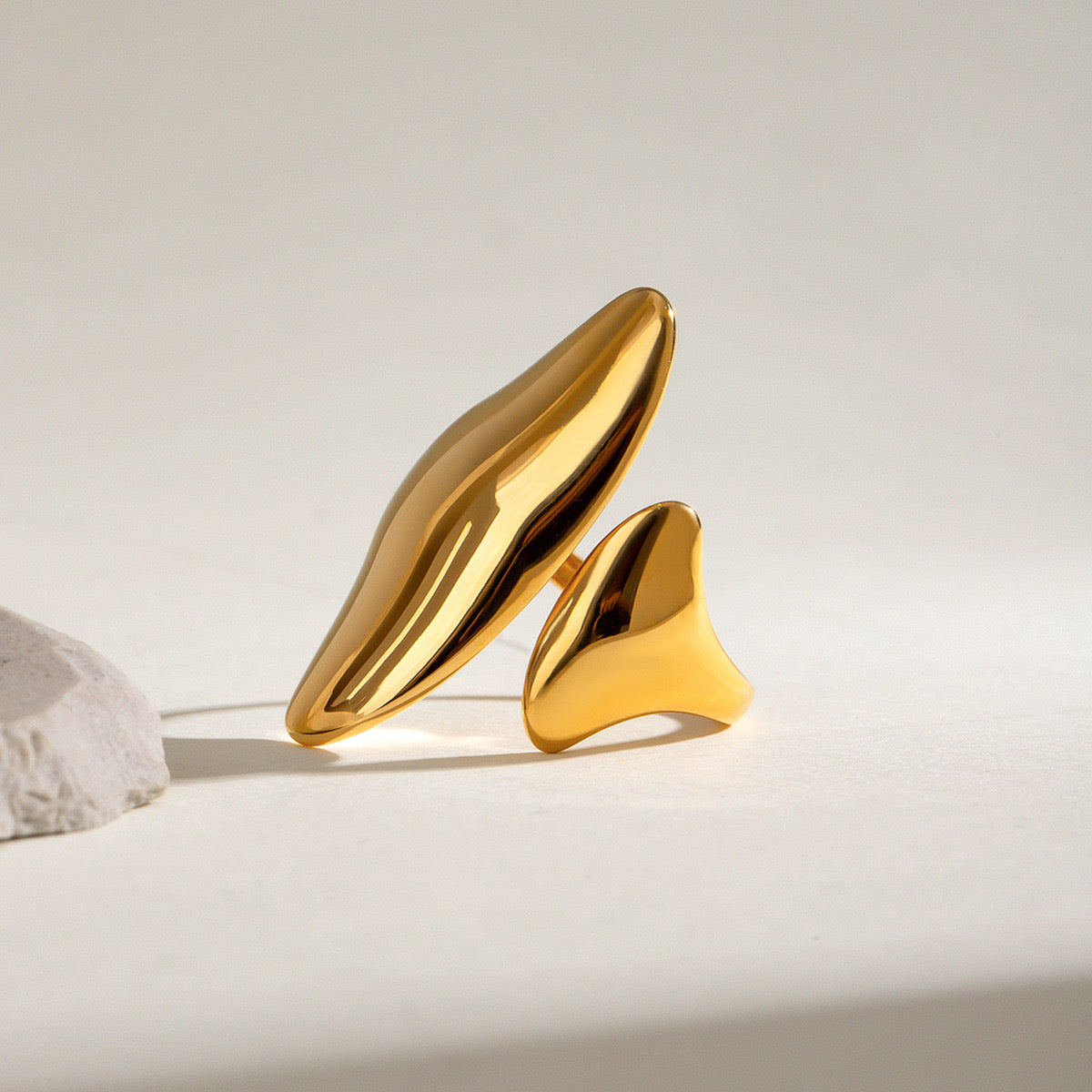 18K Gold Edgy Liquid Form Statement Ring
