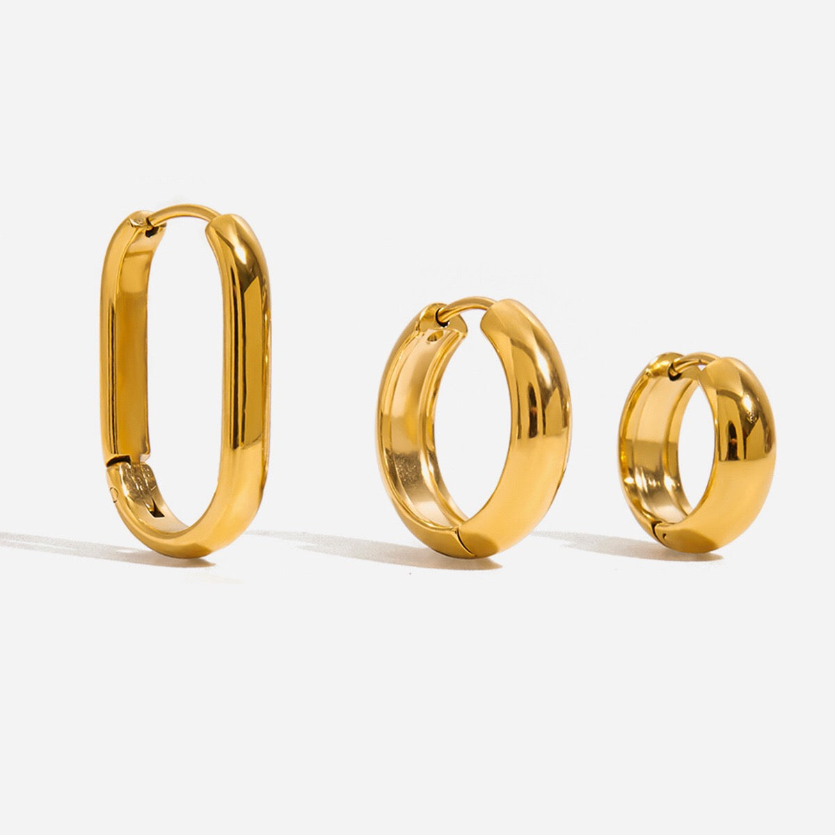 18K Gold Essential Everyday Small Hoop Huggie Earrings
