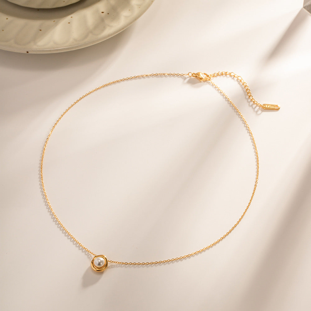 18K Gold Old Money Pearl Pendant Necklace
