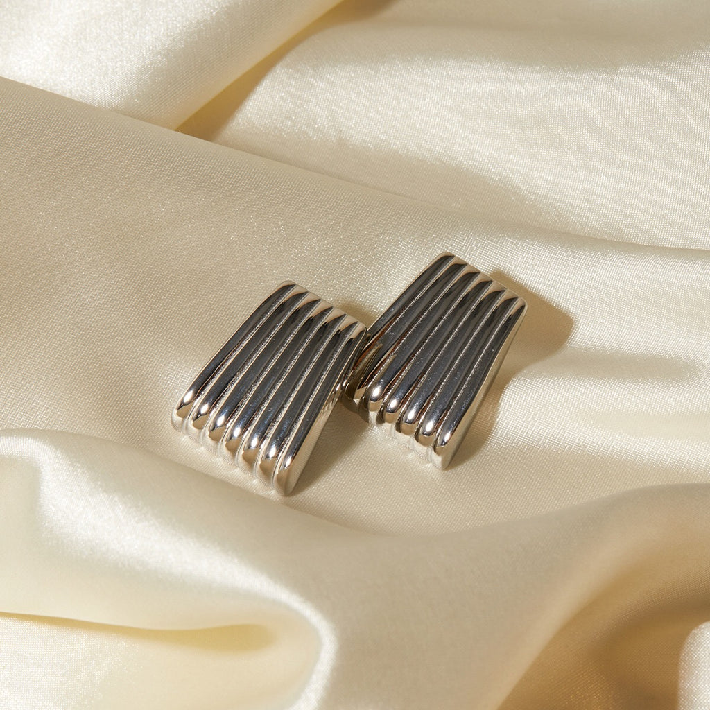 18K Gold Trendy Ribbed Plate Stud Earrings