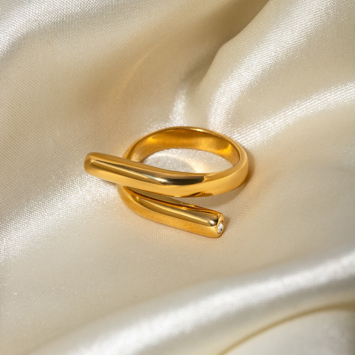 18K Gold Untamed Abstract Geometric CZ Stacking Ring
