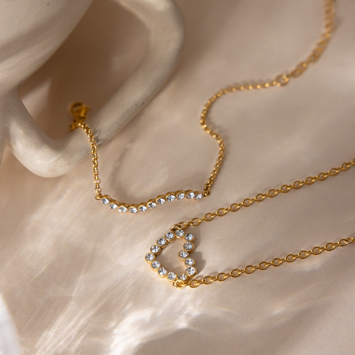 18K Gold Bliss Pave Heart Dainty Bracelet