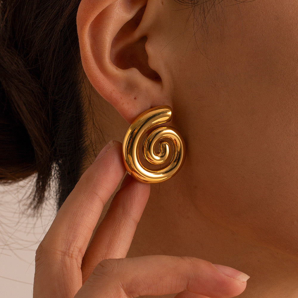18K Gold Chic Swirl Statement Stud Earrings