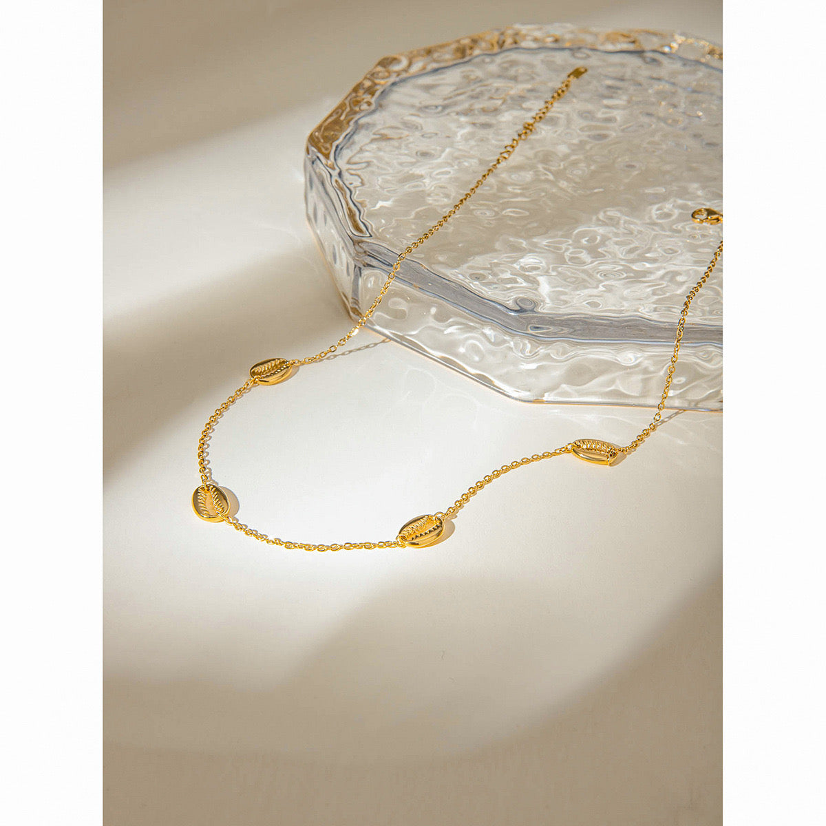 18K Gold Seashell Chain Choker Necklace