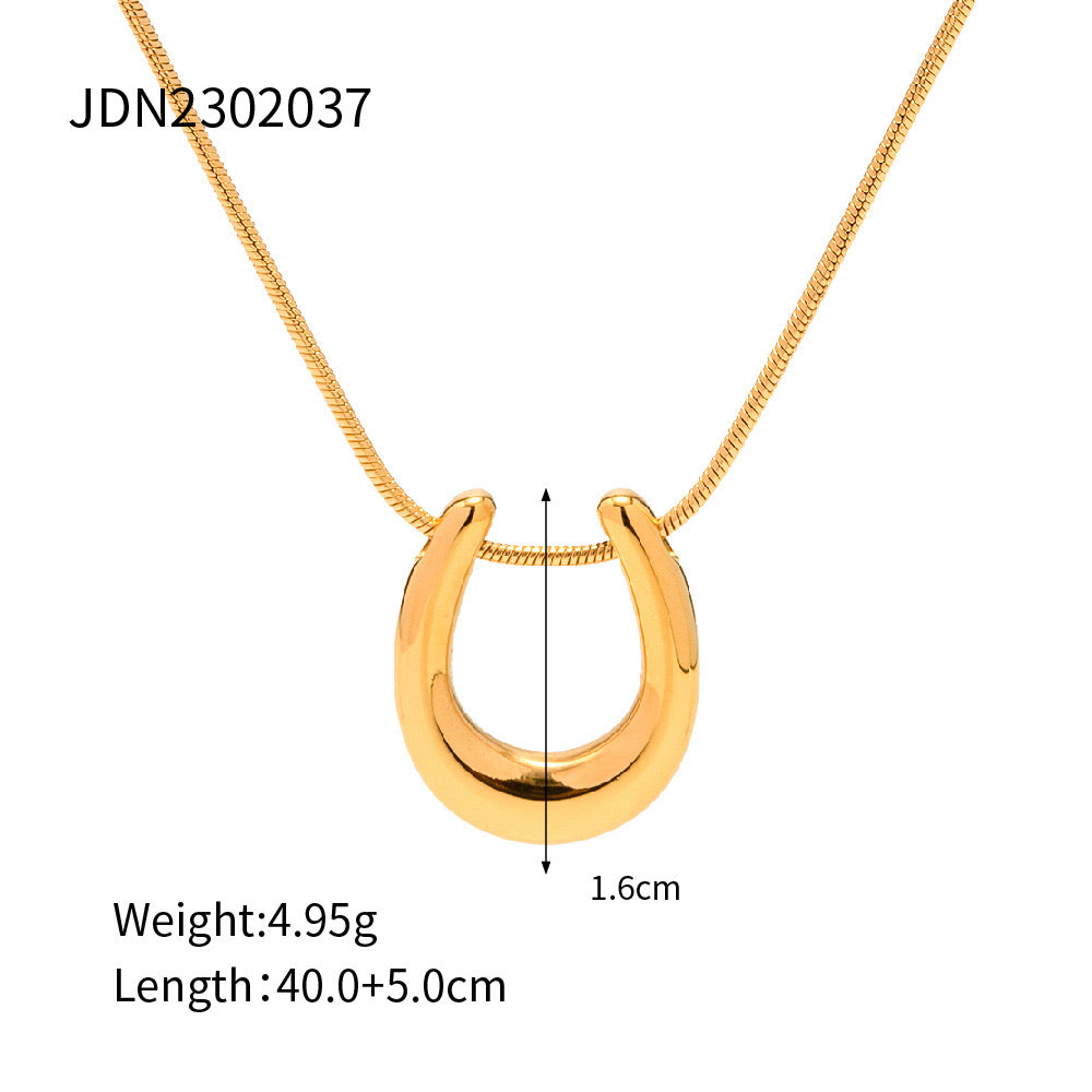 18K Gold Horseshoe Statement Pendant Necklace