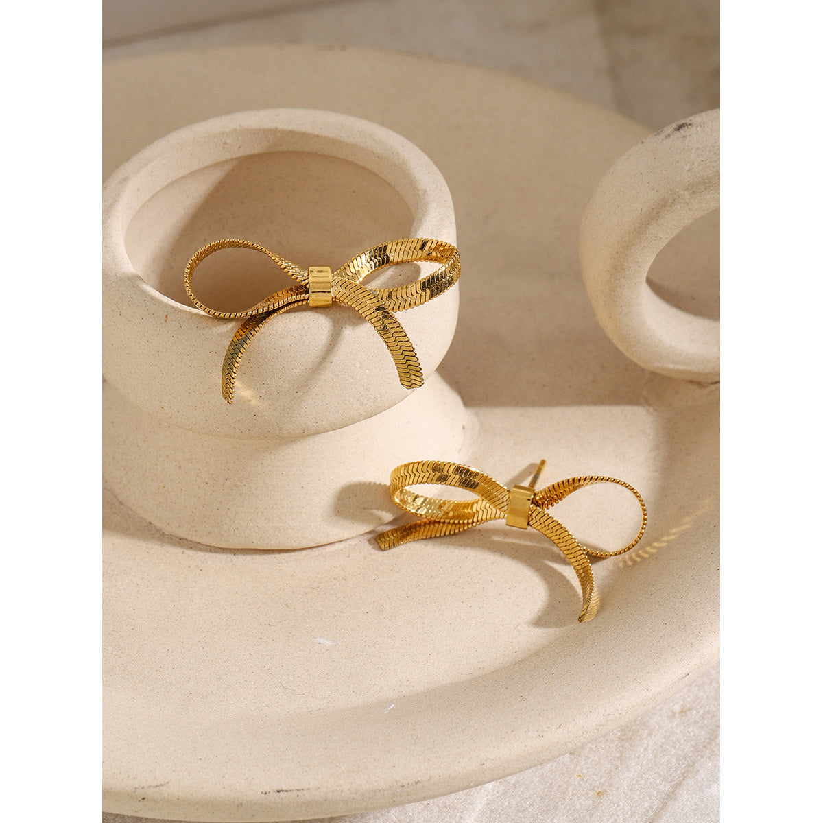 18K Gold Snake Chain Ribbon Bow Cute Stud Earrings