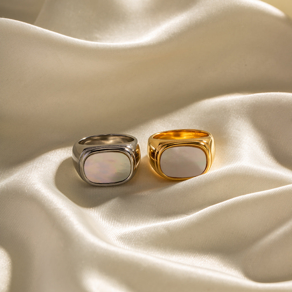 18K Gold Mother of Pearl Signet Ring