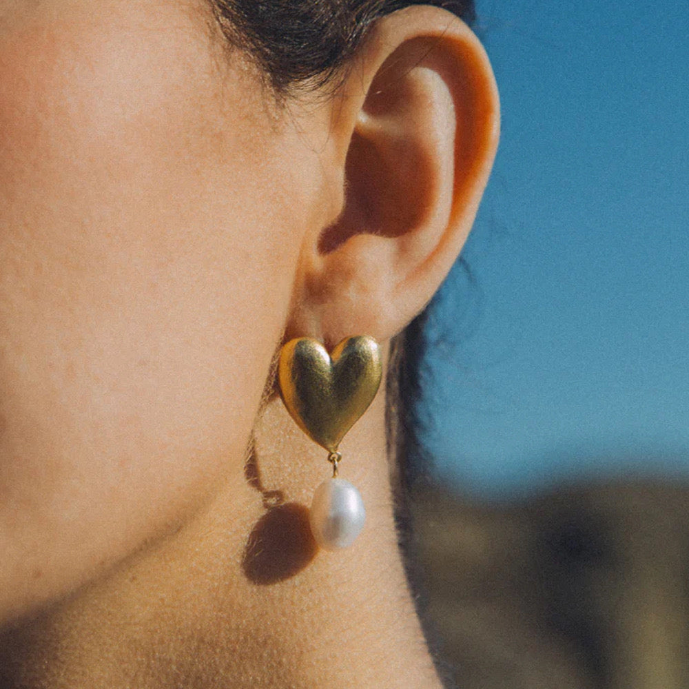 18K Gold Old Money Heart Pearl Dangle Earrings