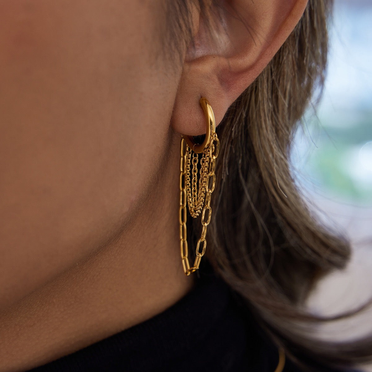 18K Gold Chic Chain Small Hoop Dangle Huggie Earrings