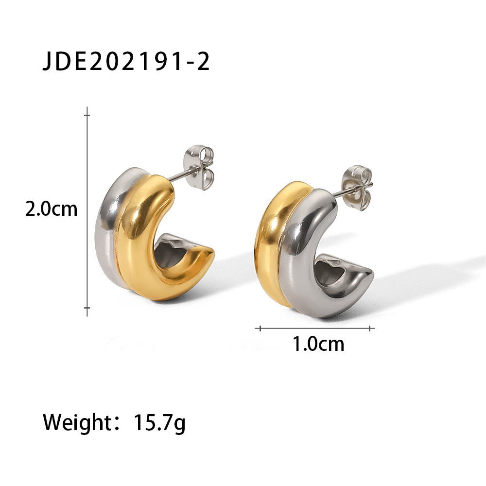 18K Gold Ribbed Chunky Huggie Earrings