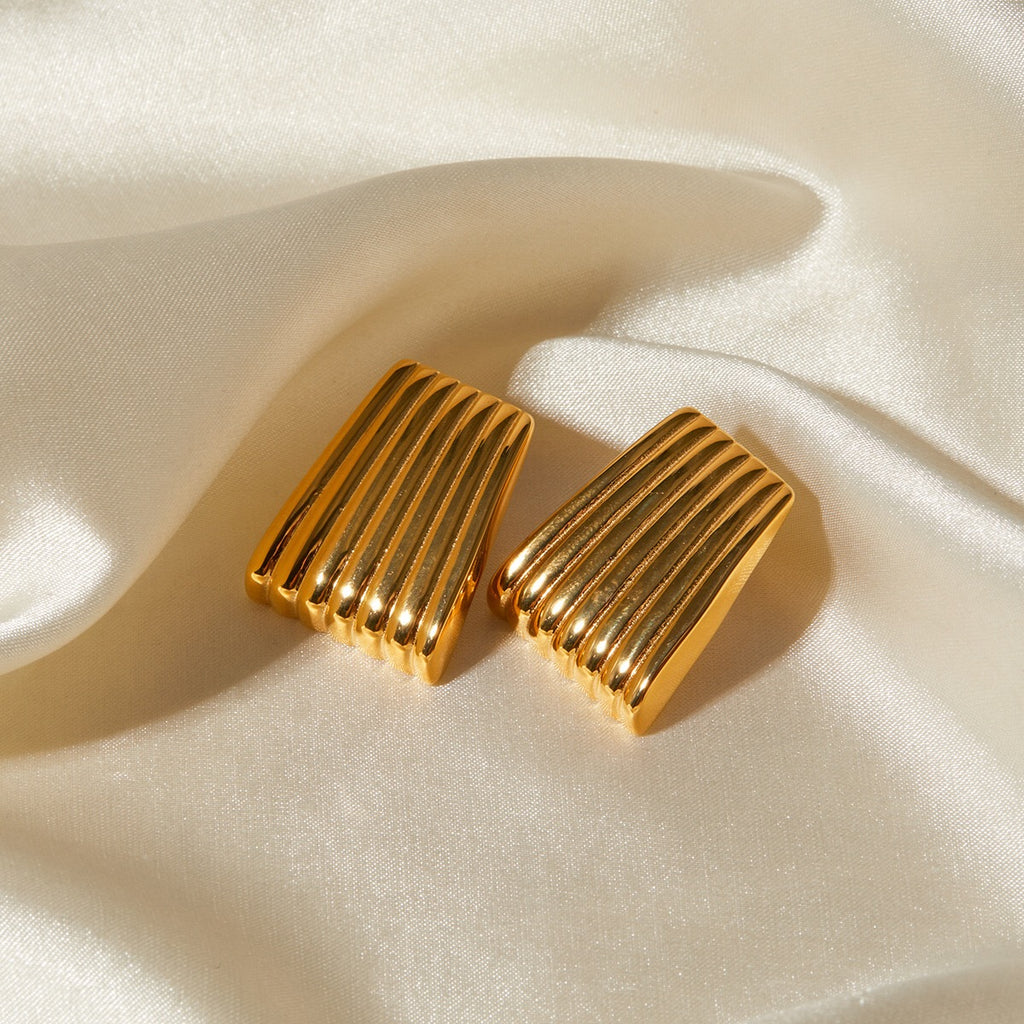 18K Gold Trendy Ribbed Plate Stud Earrings