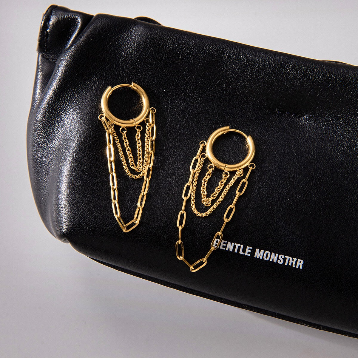 18K Gold Chic Chain Small Hoop Dangle Huggie Earrings