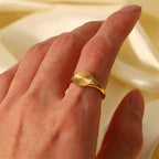 18K Gold Glow Signet Ring