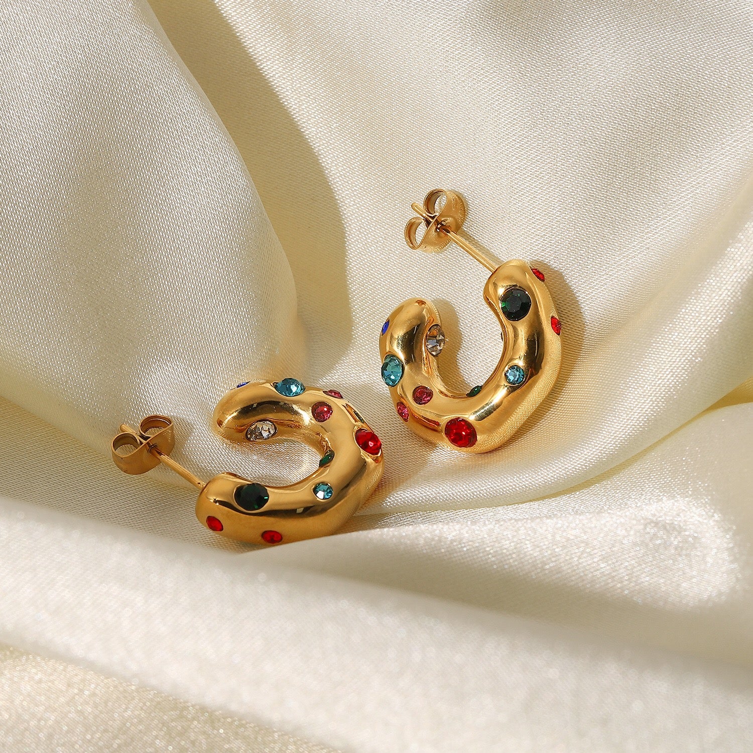 18K Gold Extra Chic Huggie Earrings