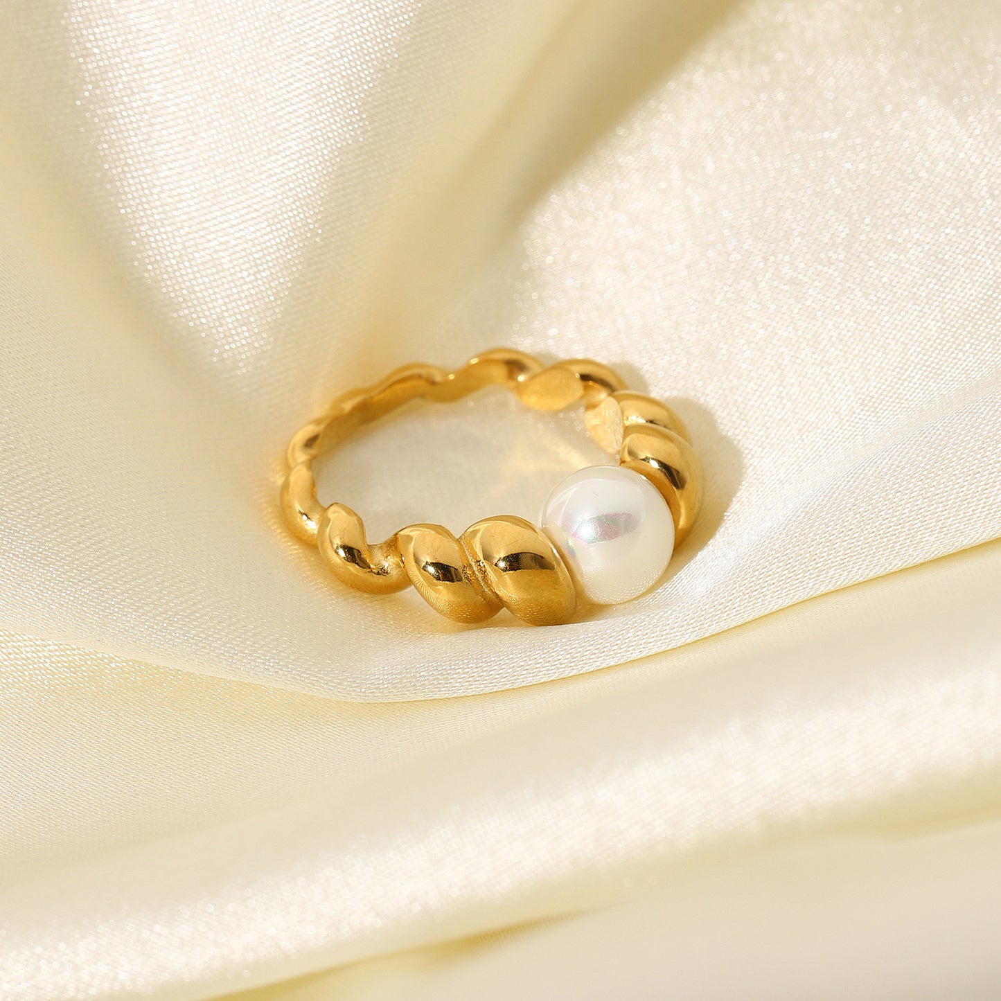 18K Gold Croissant Pearl Ring