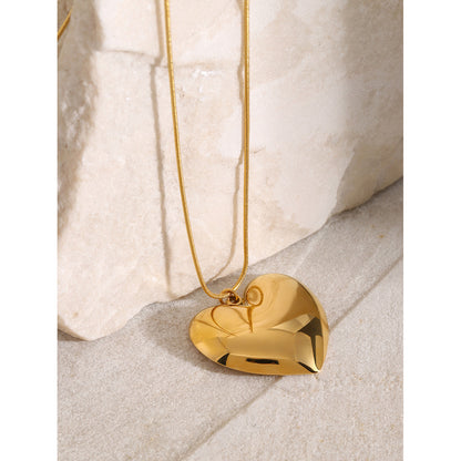 18K Gold Heart Plate Pendant Necklace
