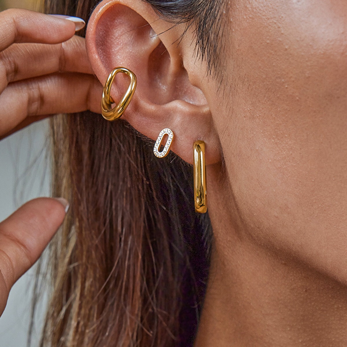 18K Gold Essential Everyday Small Hoop Huggie Earrings