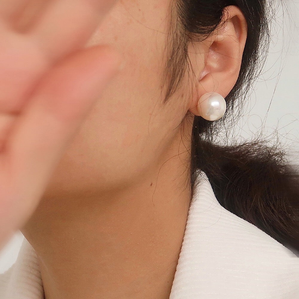 18K Gold Classic Pearl Stud Earrings