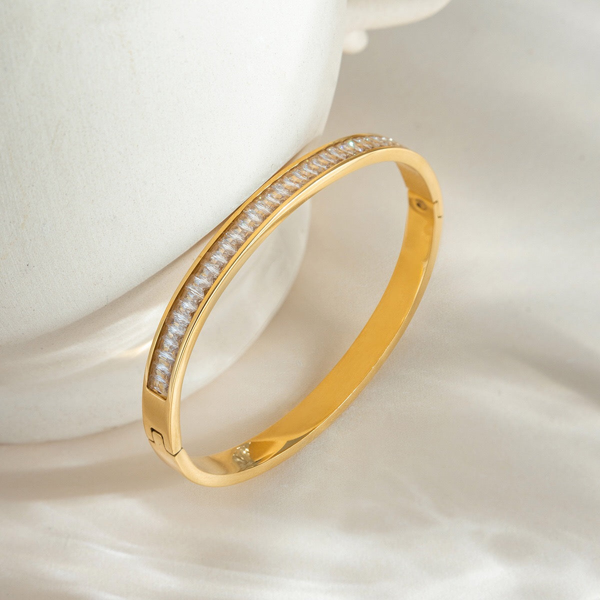 18K Gold Endless Glow Statement Tennis Bangle Bracelet