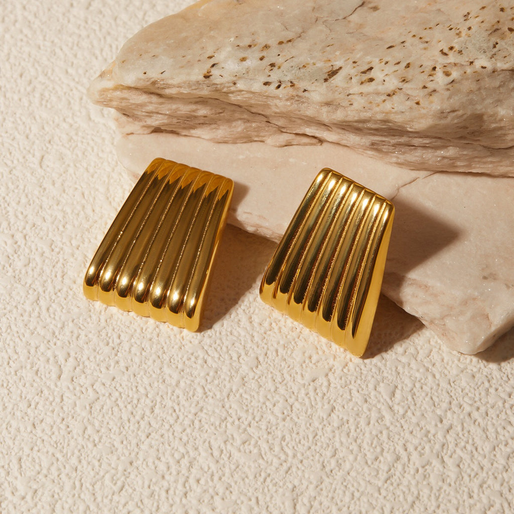 18K Gold Trendy Ribbed Plate Stud Earrings