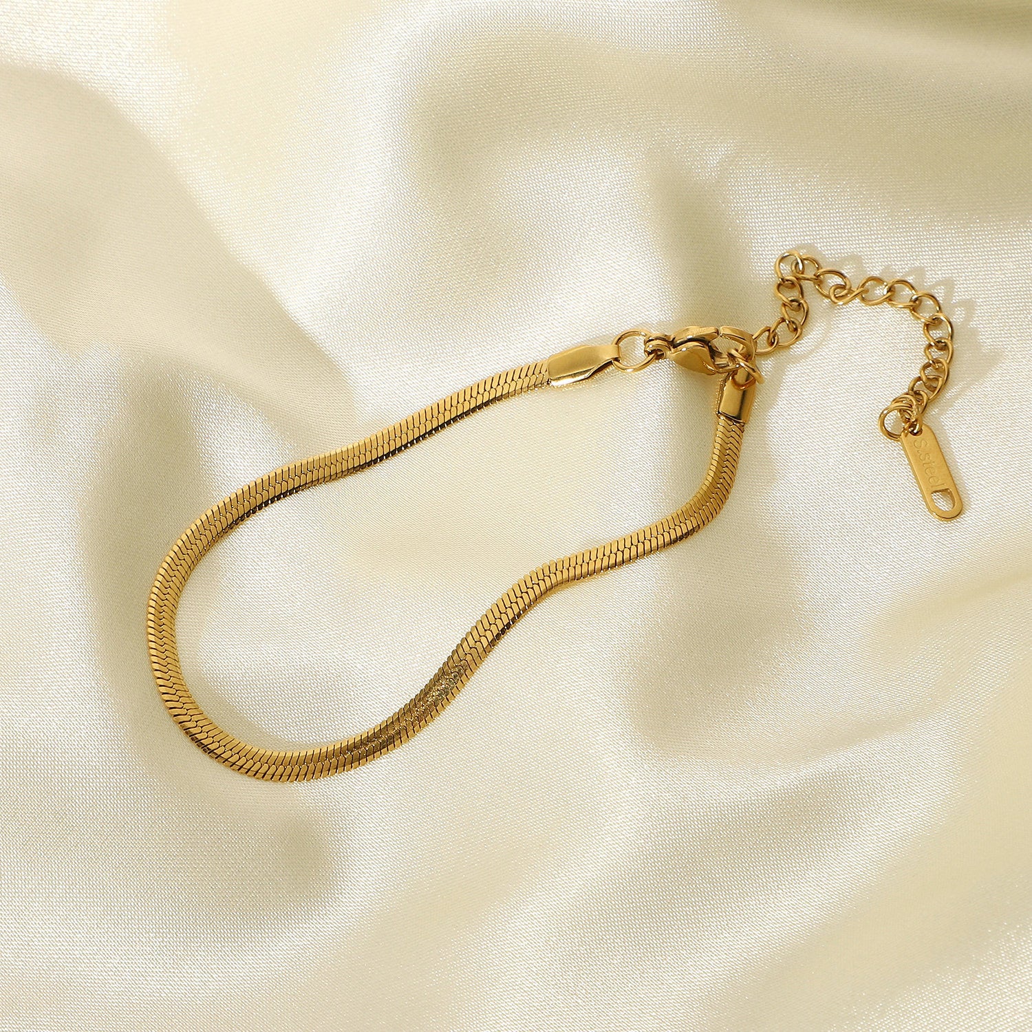 18K Gold Classic Herringbone Bracelet