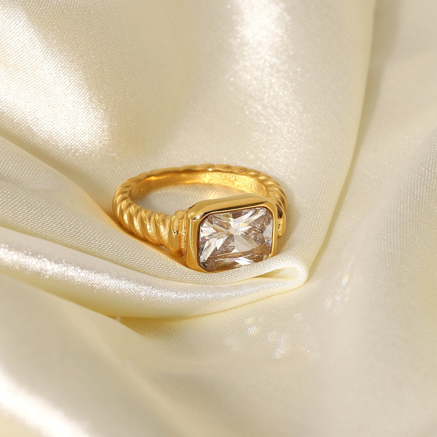 18K Gold Solitaire Statement Ring