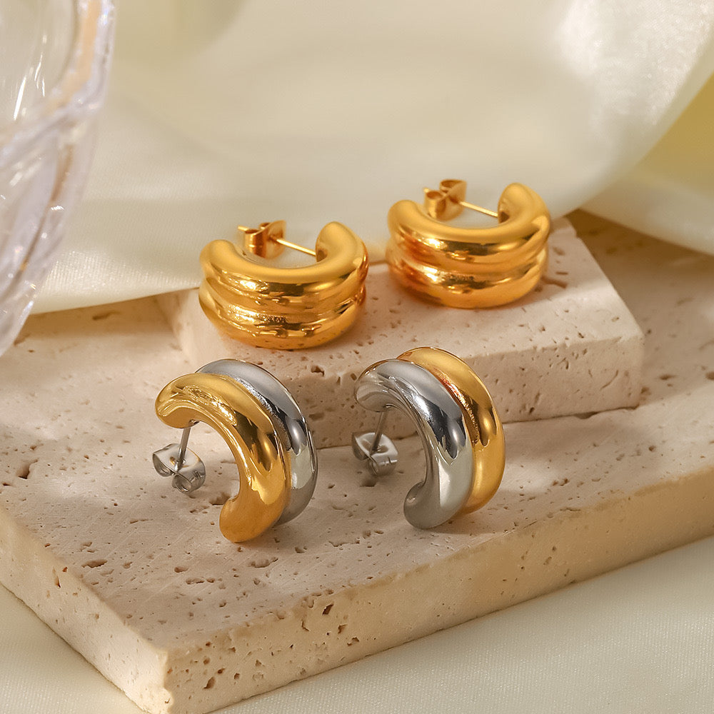 18K Gold Ribbed Chunky Huggie Earrings