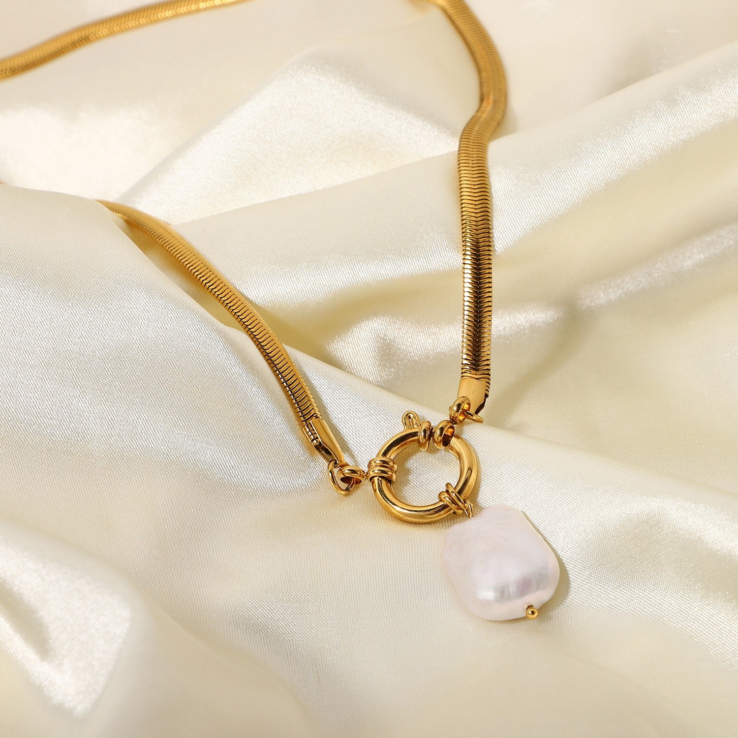 18K Gold Herringbone Snake Chain Pearl Pendant Charm Necklace
