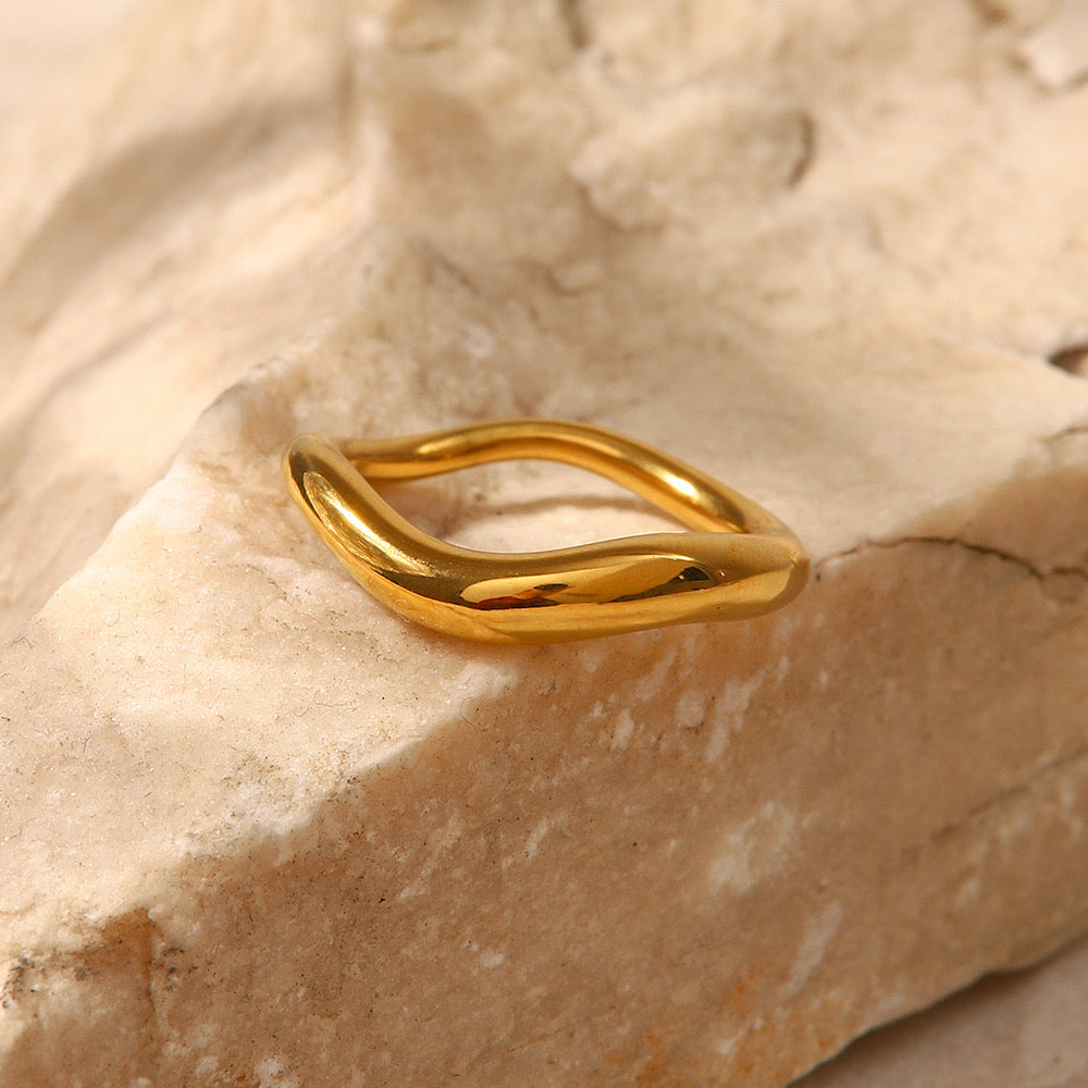 18K Gold Chic Stacking Ring