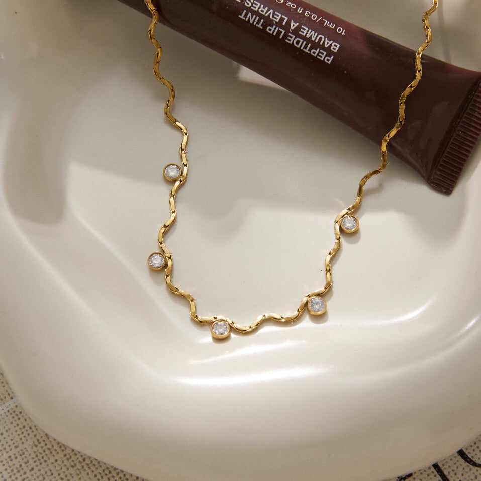 18K Gold Celeste Elegant Dainty Wavy Chain Necklace