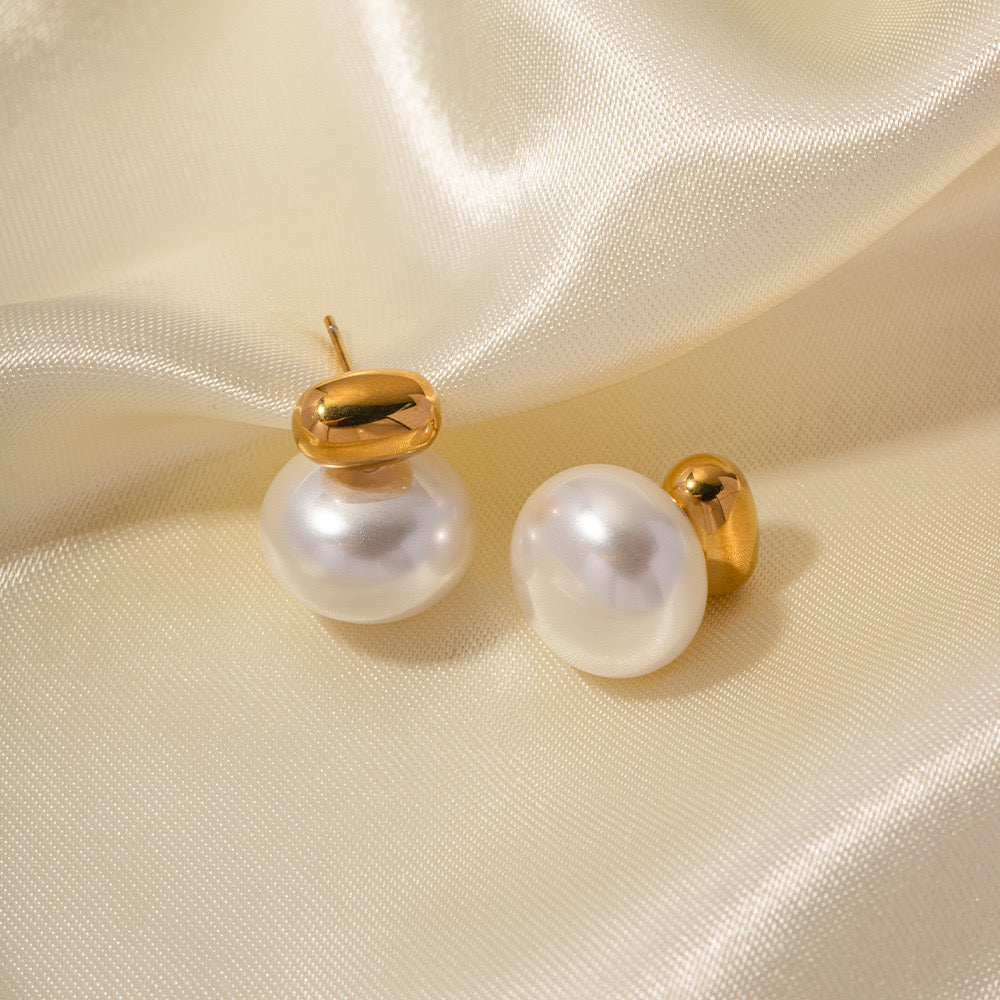 18K Gold Simple Luxury Pearl Stud Earrings
