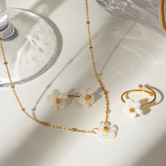 18K Gold White Flower Beaded Chain Dainty Pendant Necklace